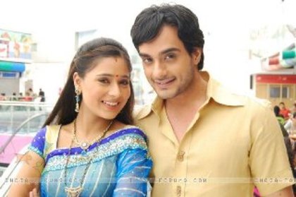 536075_301986729893885_1274885102_n - sara khan10