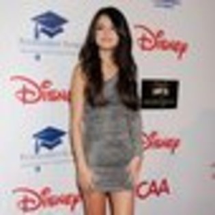 selena-gomez-284900l-thumbnail_gallery