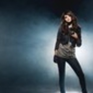 selena-gomez-367595l-thumbnail_gallery