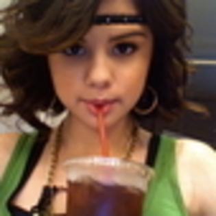 selena-gomez-436796l-thumbnail_gallery - selena gomez