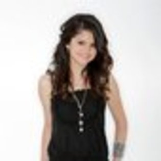 selena-gomez-185292l-thumbnail_gallery