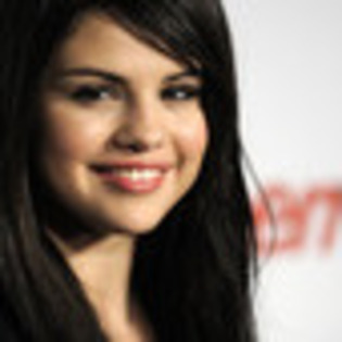 selena-gomez-188134l-thumbnail_gallery