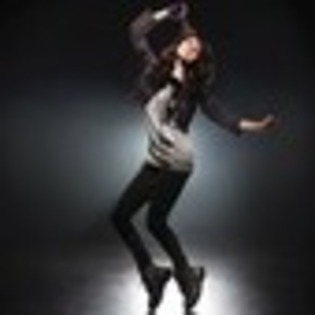 selena-gomez-207783l-thumbnail_gallery