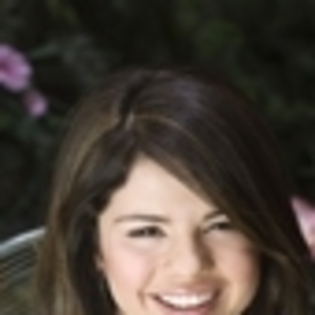 selena-gomez-218111l-thumbnail_gallery