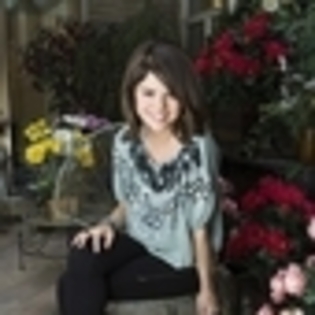 selena-gomez-252627l-thumbnail_gallery