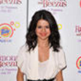 selena-gomez-397662l-thumbnail_gallery - selena gomez 2012