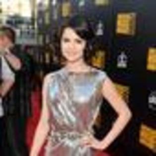 selena-gomez-399907l-thumbnail_gallery - selena gomez 2012