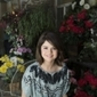 selena-gomez-456036l-thumbnail_gallery