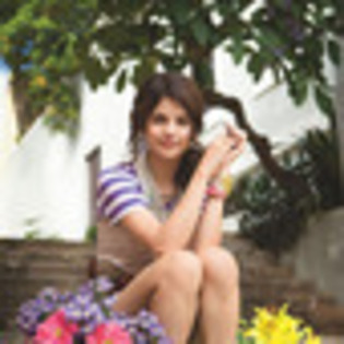 selena-gomez-462342l-thumbnail_gallery