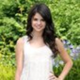 selena-gomez-484403l-thumbnail_gallery - selena gomez 2012