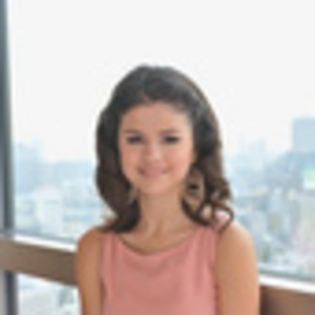 selena-gomez-748942l-thumbnail_gallery