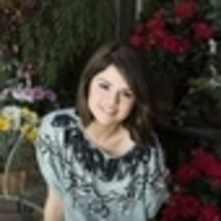 selena-gomez-961558l-thumbnail_gallery - selena gomez 2012