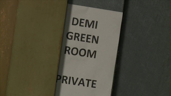 Demi Lovato - Disney Sing It - Behind the Scenes 01327 Demi Lovato - Disney Sing It - Behind the Scenes 01327