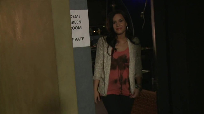 Demi Lovato - Disney Sing It - Behind the Scenes 01704 - Demilush - Disney Sing It - Behind the Scenes Part oo4