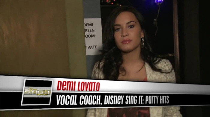 Demi Lovato - Disney Sing It - Behind the Scenes 02189 Demi Lovato - Disney Sing It - Behind the Scenes 02189