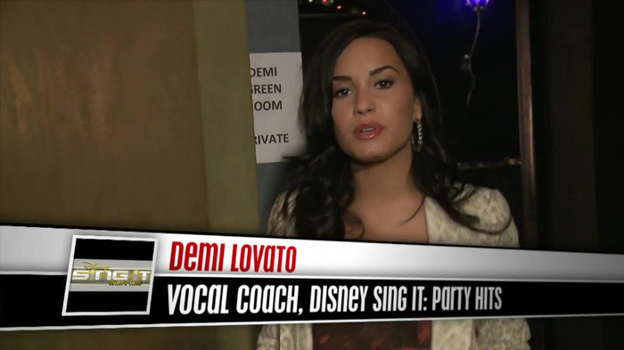 Demi Lovato - Disney Sing It - Behind the Scenes 02210 Demi Lovato - Disney Sing It - Behind the Scenes 02210