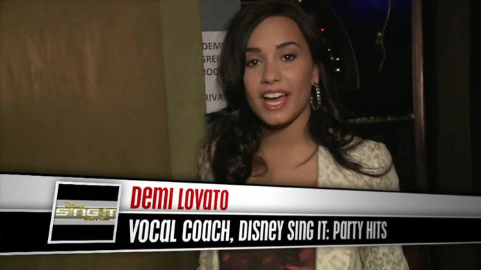 Demi Lovato - Disney Sing It - Behind the Scenes 02275 Demi Lovato - Disney Sing It - Behind the Scenes 02275