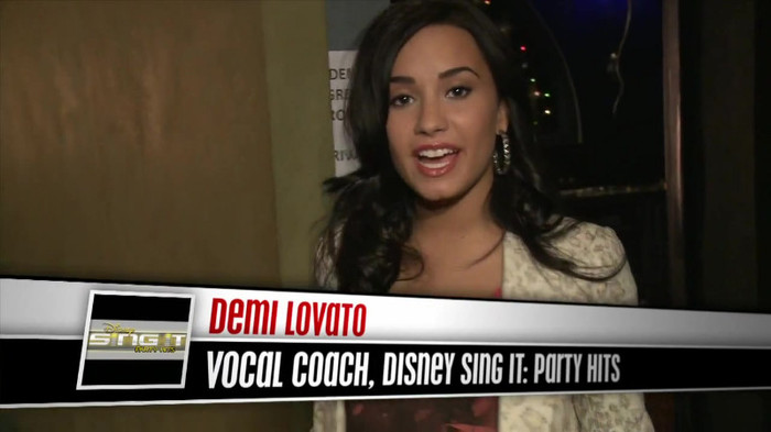 Demi Lovato - Disney Sing It - Behind the Scenes 02281 Demi Lovato - Disney Sing It - Behind the Scenes 02281