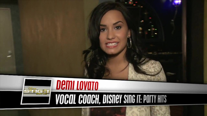 Demi Lovato - Disney Sing It - Behind the Scenes 02341 Demi Lovato - Disney Sing It - Behind the Scenes 02341