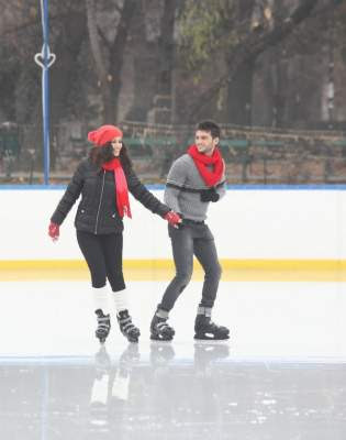 ioana-si-andrei-fericiti-la-patinoar.-dar-e-doar-un-vis.-afla-ce-se-va-intampla-mai-departe-in-pariu