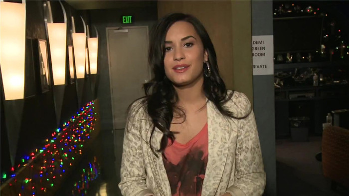 Demi Lovato - Disney Sing It - Behind the Scenes 03038