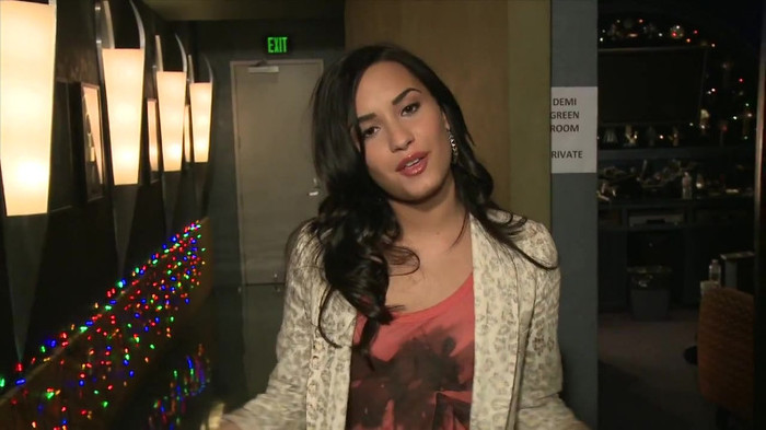 Demi Lovato - Disney Sing It - Behind the Scenes 03152 Demi Lovato - Disney Sing It - Behind the Scenes 03152