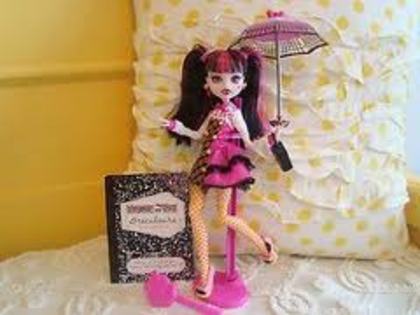mh so draculaura doll - monster high Schools Out