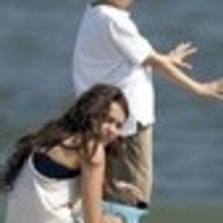 the-last-song-981120l-thumbnail_gallery - Hannah Montanna
