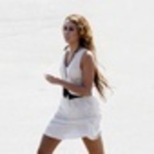 miley-cyrus-976799l-thumbnail_gallery