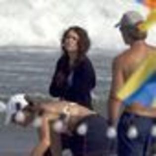 miley-cyrus-117324l-thumbnail_gallery