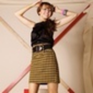 miley-cyrus-184749l-thumbnail_gallery