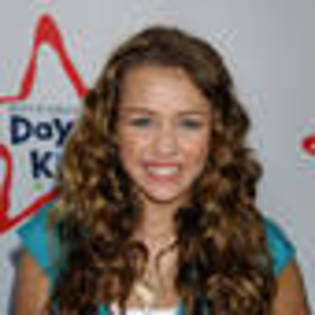 miley-cyrus-186859l-thumbnail_gallery