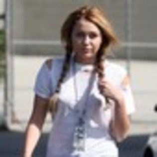 miley-cyrus-196971l-thumbnail_gallery