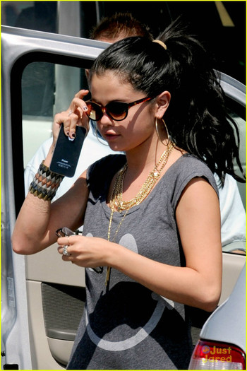 selena-gomez-memorial-day-04