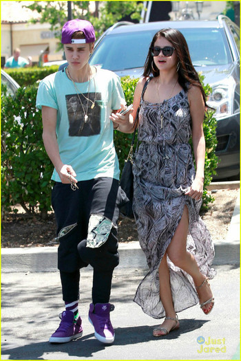 justin-bieber-selena-gomez-movies-07 - Selena Gomez and Justin Bieber Movie Matinee