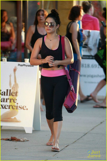 vanessa-hudgens-yoga-tuesday-02 - Vanessa Hudgens Tuesday Yoga Class Cutie