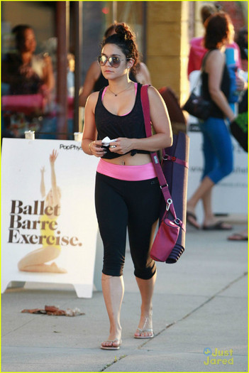 vanessa-hudgens-yoga-tuesday-06 - Vanessa Hudgens Tuesday Yoga Class Cutie