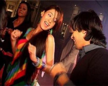 269324_302028989889659_1708585508_n - sara khan10
