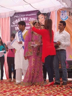389589_302028743223017_1106041450_n - sara khan10