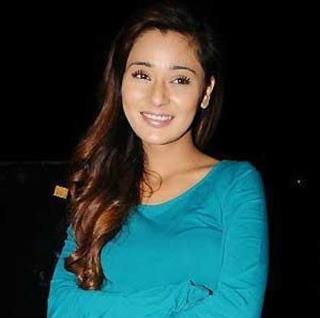 556869_302028666556358_1775468478_n - sara khan10