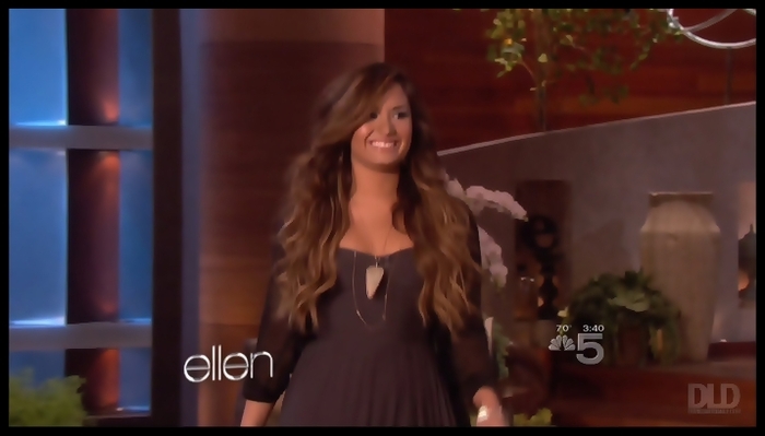 Buna ziua. [in gand: De ce mi se pare cunoscuta persoana asta?]