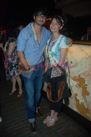 398993_180302738735473_1456523894_n - xxArchana and Manavxx