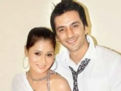 00_00_18 - sara khan10