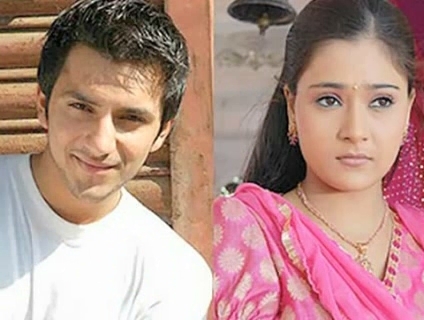 00_00_21 - sara khan10