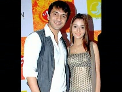 00_00_26 - sara khan10