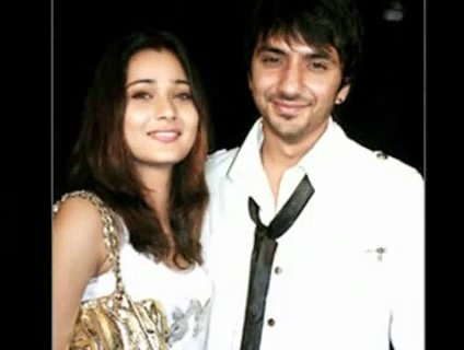 00_00_32 - sara khan10