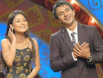 00_00_40 - sara khan10