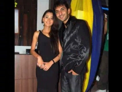 00_00_42 - sara khan10