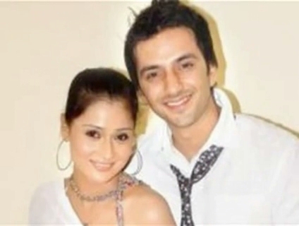 00_00_47 - sara khan10