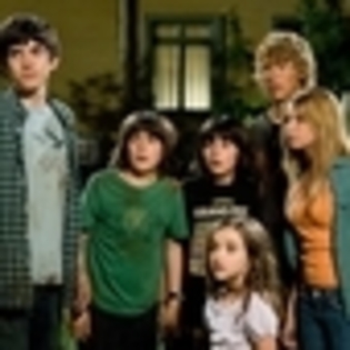 aliens-in-the-attic-326292l-thumbnail_gallery - Ashley Tisdale